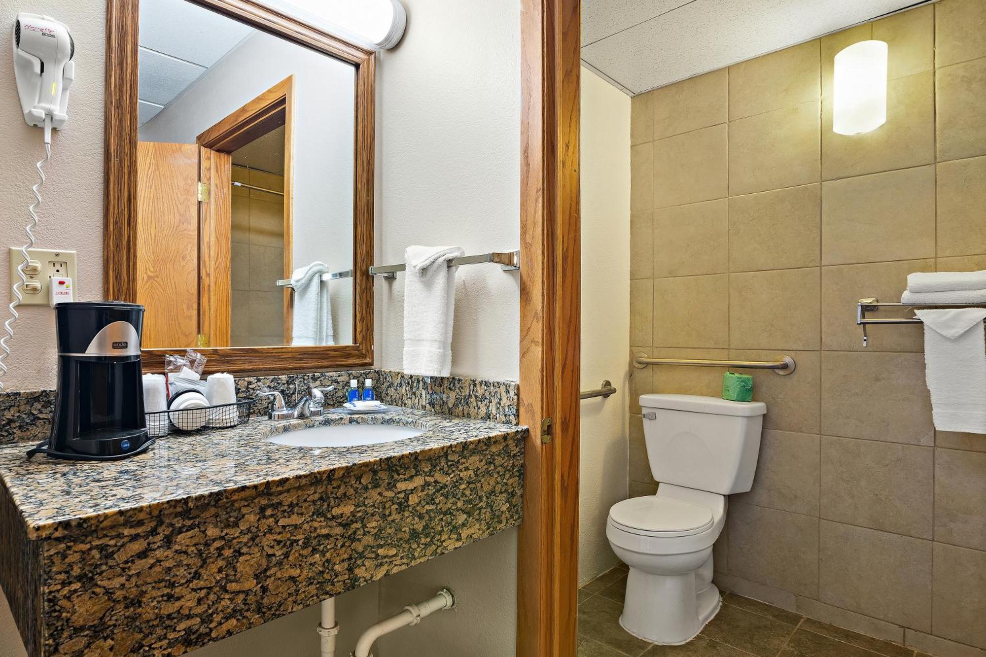 Rodeway Inn McPherson Habitación foto