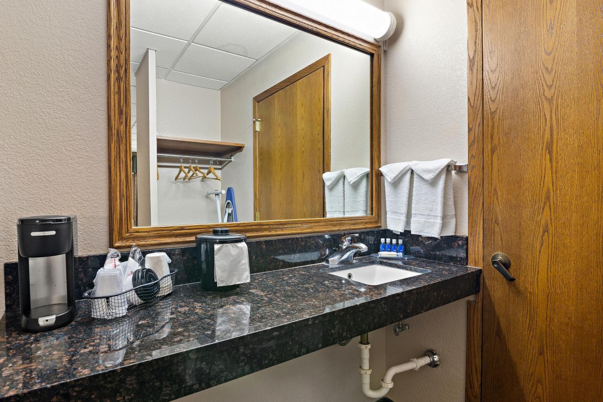 Rodeway Inn McPherson Habitación foto
